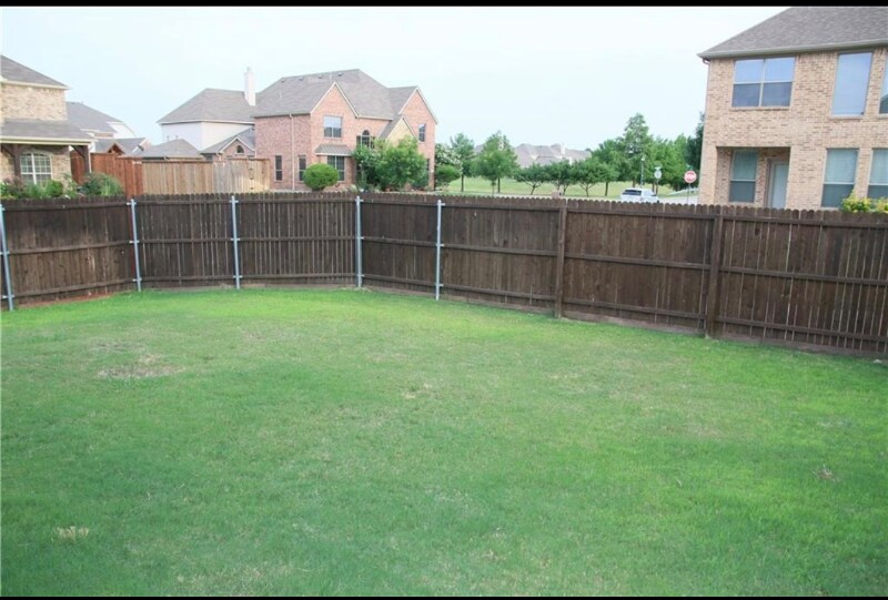 Foto principal - 795 Fall River Dr