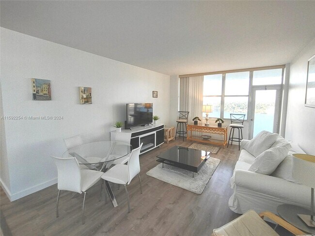 Foto del edificio - 7441 Wayne Ave