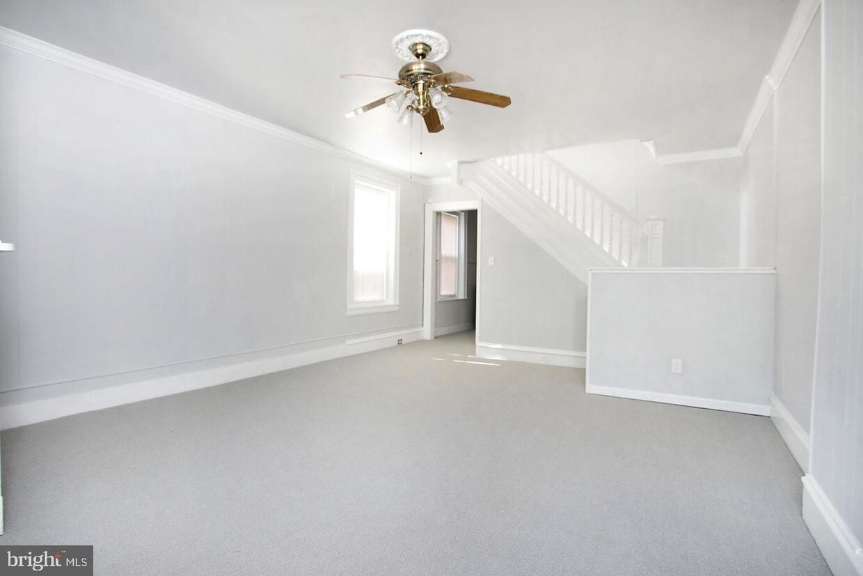 Primary Photo - 1222 W Airy St