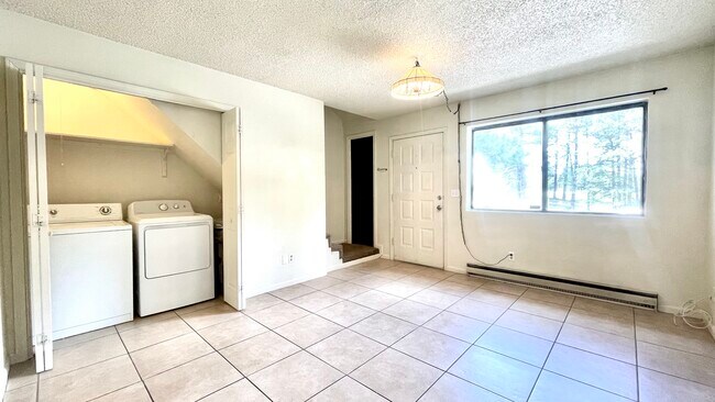 Foto del edificio - 1330 S Lone Tree Rd