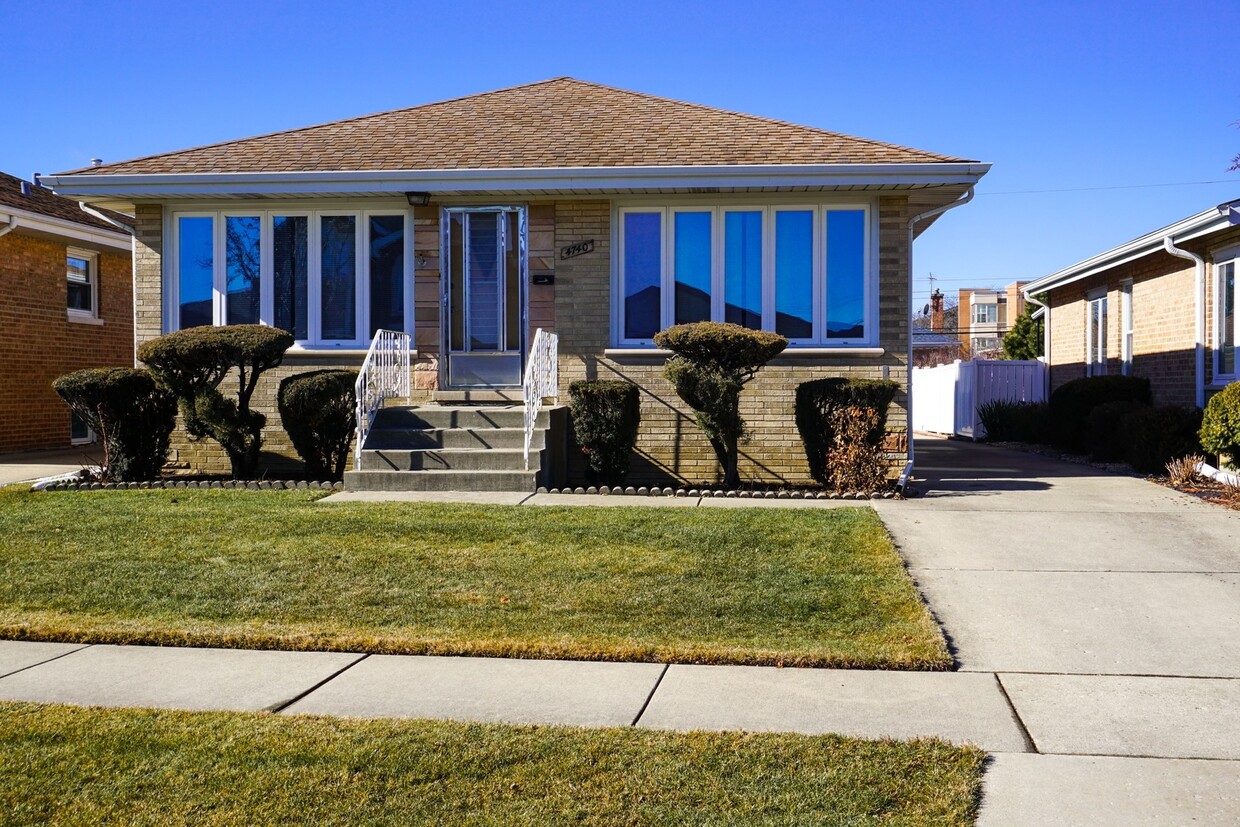 Primary Photo - 4740 Opal Ave