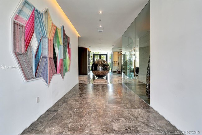 Building Photo - 650 NE 32nd St 4902 Miami Fl 33137