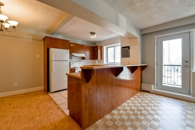 Building Photo - 3421 Drummond