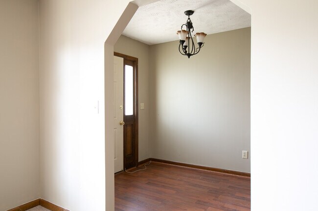 Building Photo - 7582 Beverly Dr