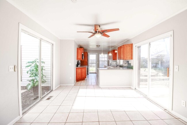 Foto del edificio - 8900 N Shannon Ave