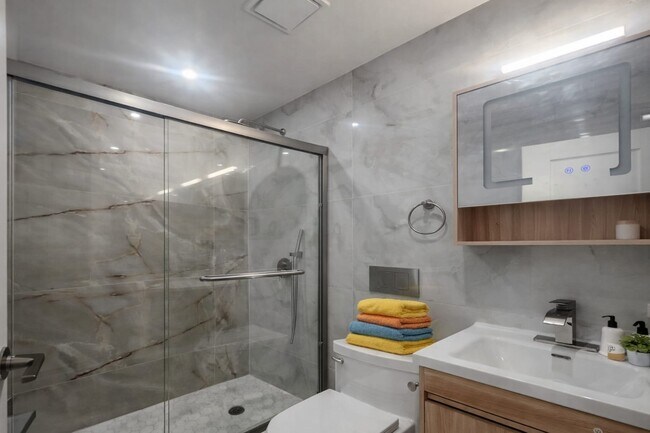 Foto del edificio - 1424 E 102nd St