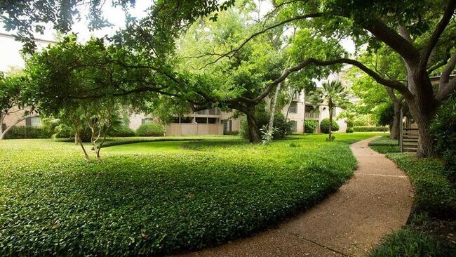 Foto del edificio - 2400 Yorktown St