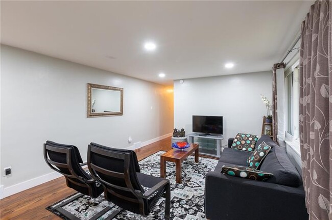 Foto del edificio - 2413 Nicholson Rd