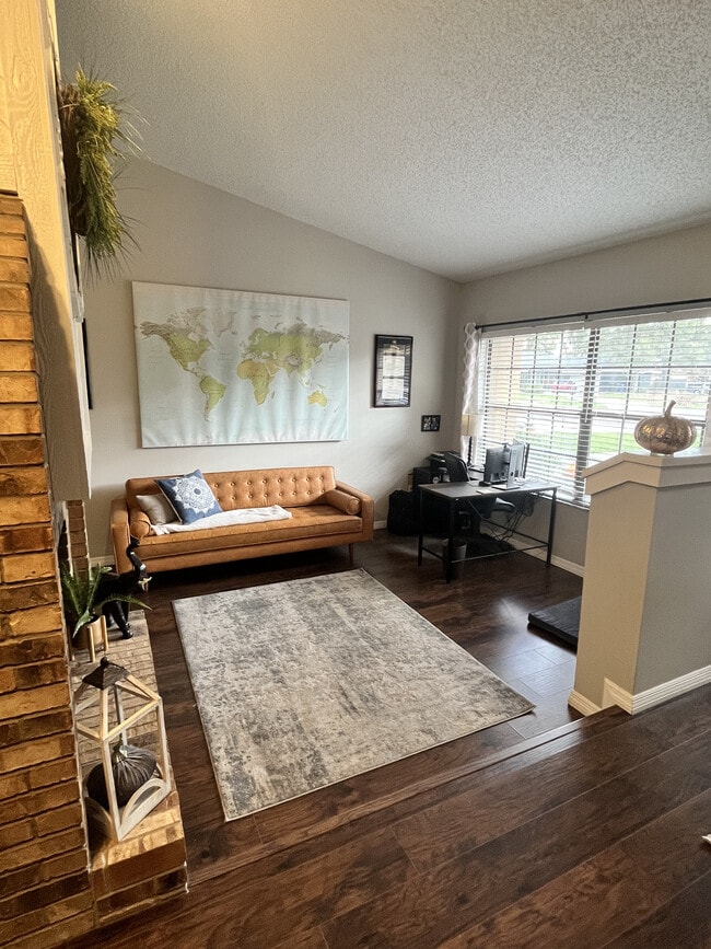 Building Photo - 724 Fortuna Dr