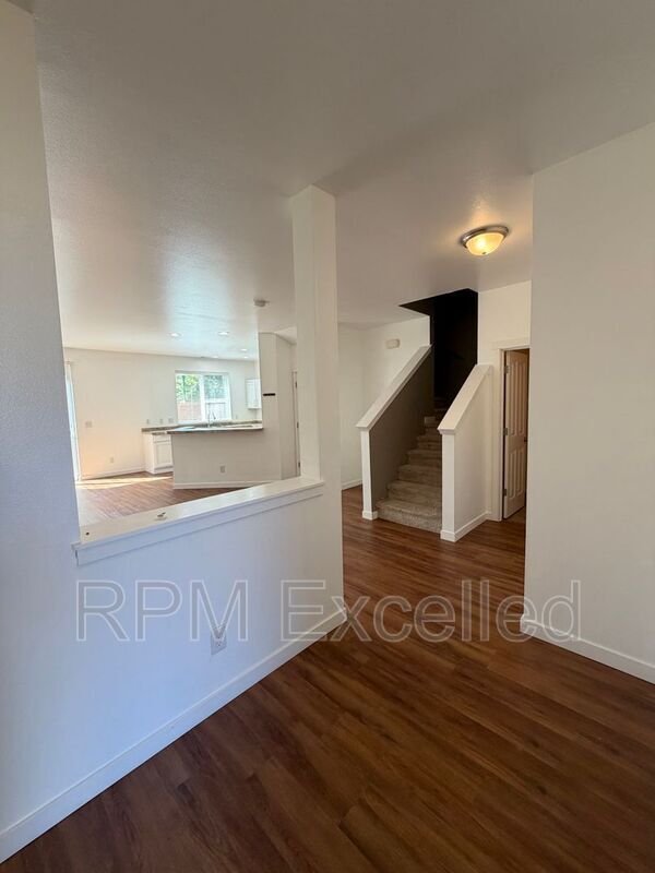 Building Photo - 1462-1451 51st Pl NE