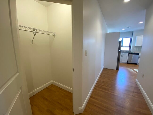 Building Photo - 875 Elm St