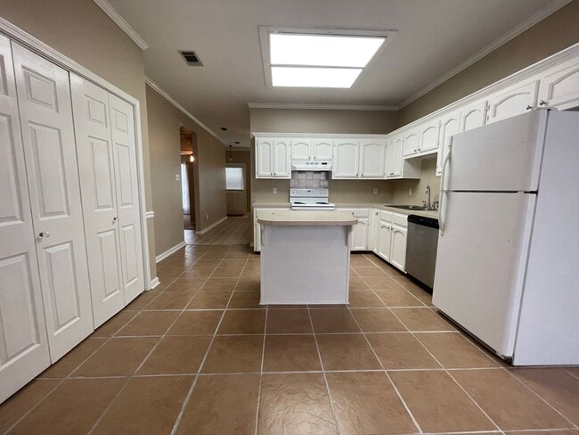 Building Photo - 3 Bedroom House Near Shenandoah