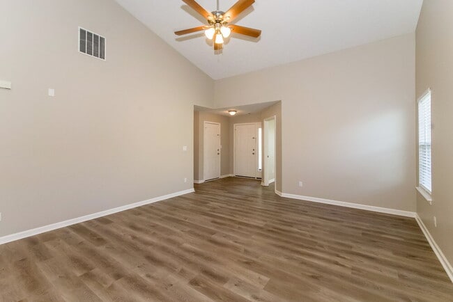 Foto del edificio - 5765 Arlington Dr