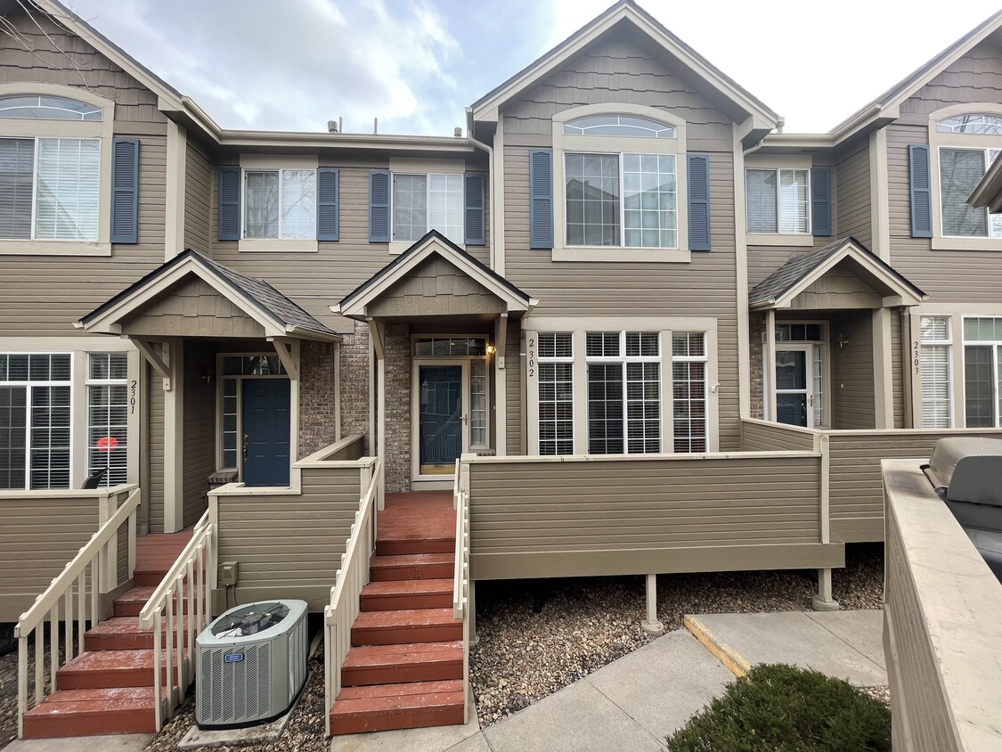 Townhome style property - 5555 E Briarwood Ave