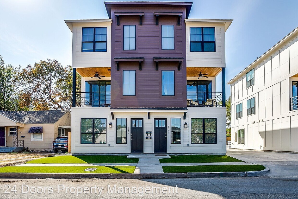 Primary Photo - 5 br, 5.5 bath House - 2323 Benbrook Blvd