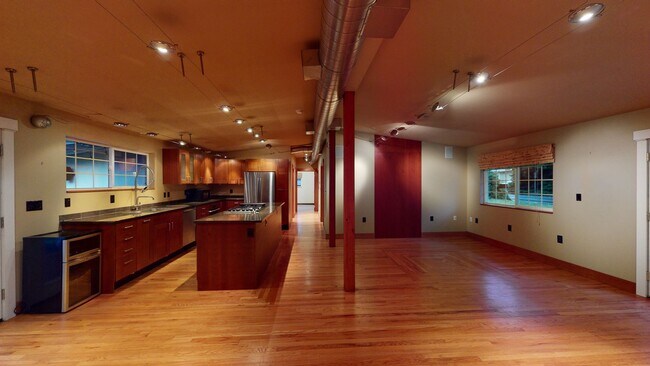 Building Photo - Bellevue Eastgate area - Remodeled rambler...