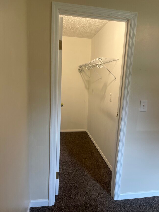 Foto del edificio - 5828 Buckwheat Rd