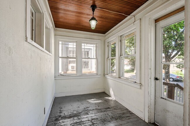 Foto del edificio - MUST SEE 5BD/2BA House close to U of M! Avail. 9/1/26!