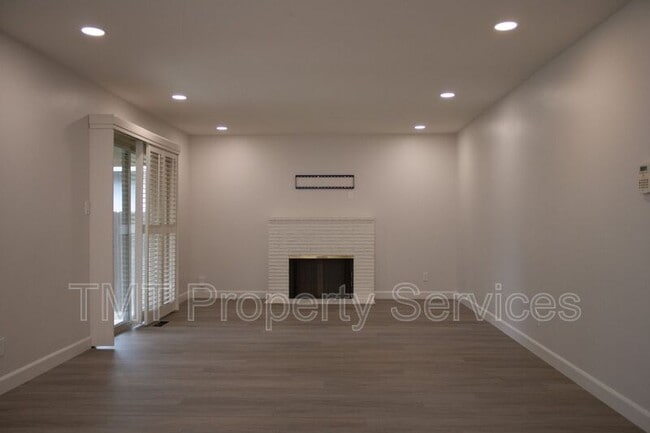 Building Photo - 6940 McQuillan Cir