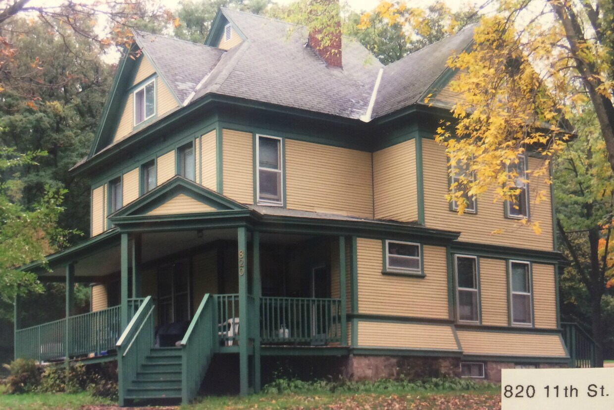 820 11th St E, Menomonie, WI 54751 House Rental in Menomonie, WI
