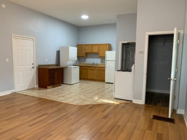Foto del edificio - 328 E 9th St