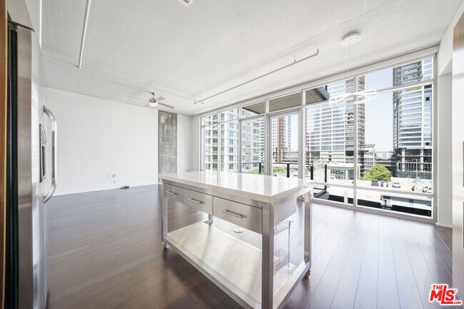 Foto del edificio - 1100 S Hope St