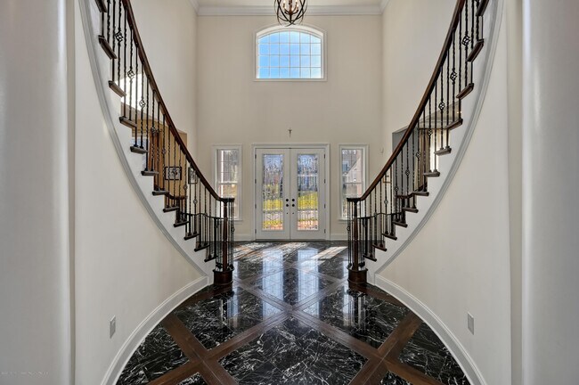 Building Photo - 15 Windermere Rd