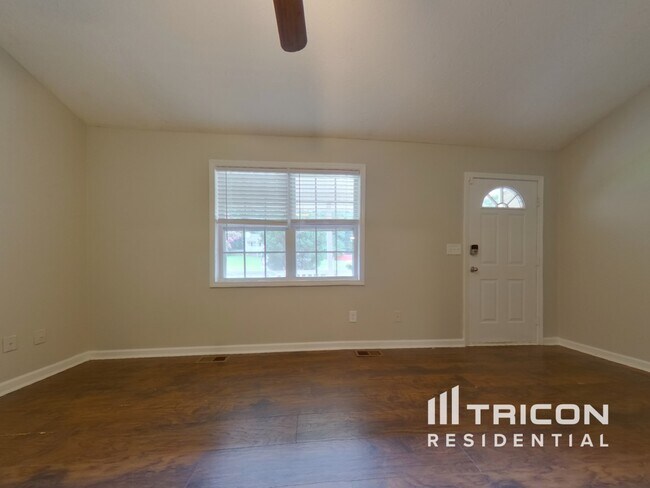 Foto del edificio - 278 Farm Brook Ln