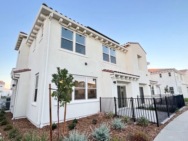 Building Photo - 5301 E Commerce Way