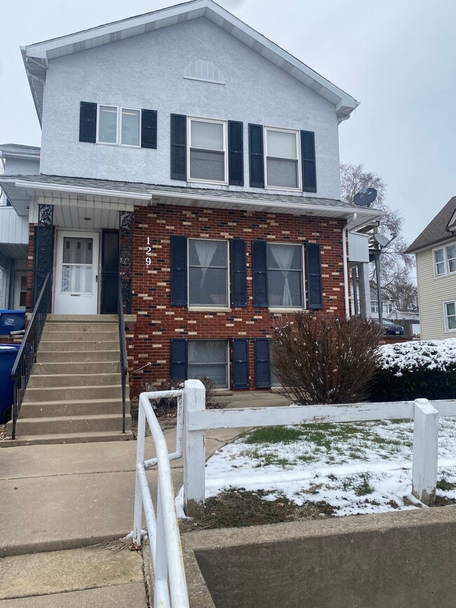 Building Photo - 129 4th St