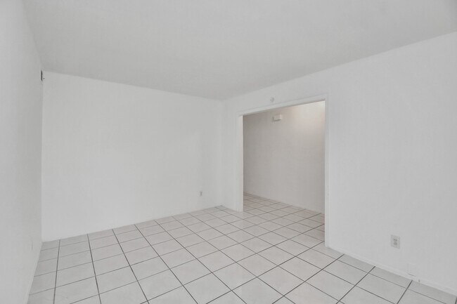 Foto del edificio - 530 Westshire Dr