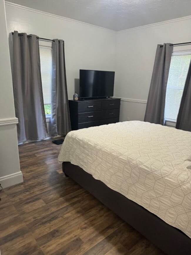 Building Photo - School Street