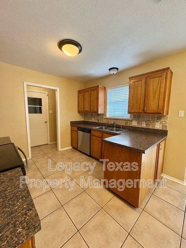 Foto del edificio - 1208 Lindsey Ln