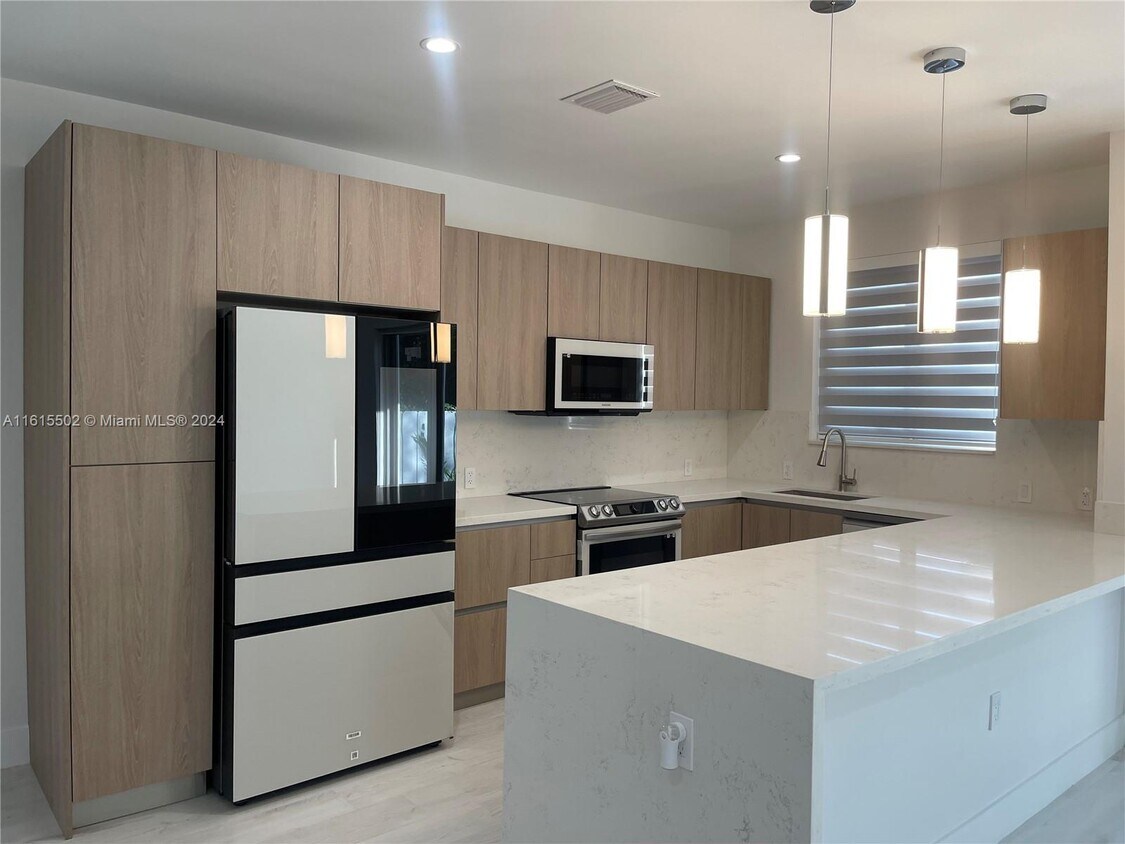 Foto principal - 3155 NW 103rd St