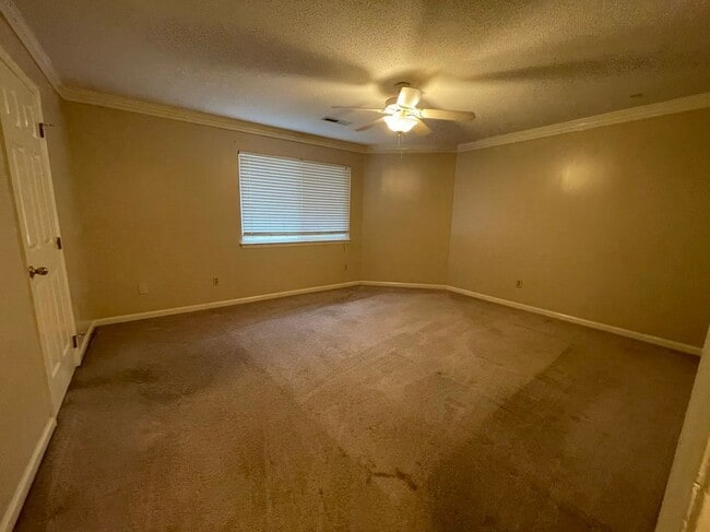 Foto del edificio - 2157 Vaden Village Dr