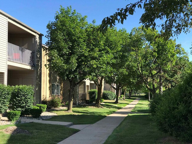 Community - Sunnymede Apartments - Troy, MI