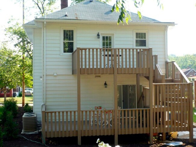Back Deck - 523 Arbutus Ave SE