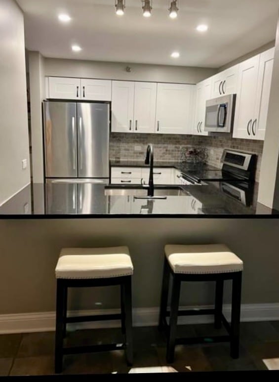 Building Photo - 345 N La Salle Dr