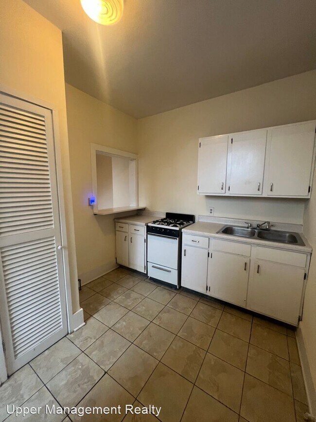 Building Photo - 1 br, 1 bath Apartment - 2335-41 Nashville...