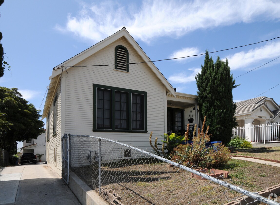 Primary Photo - 4660-4664 1/2 La Mirada A