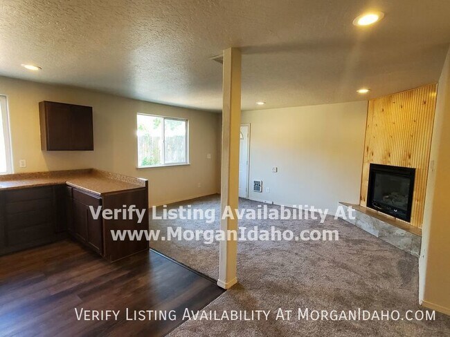 Building Photo - ***$300 off first months rent! Convenientl...