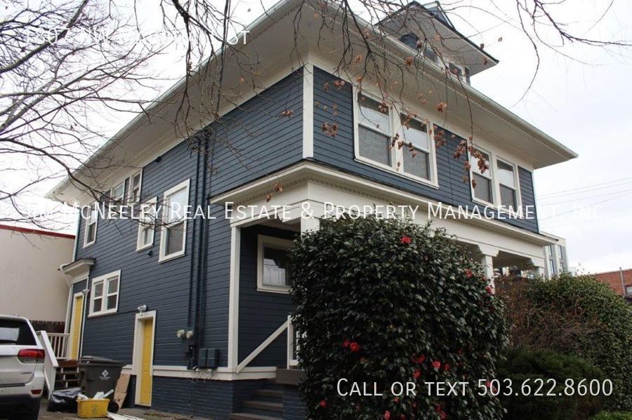 Foto principal - 3 Bed/ 1 Bath Duplex with Finished Attic -...