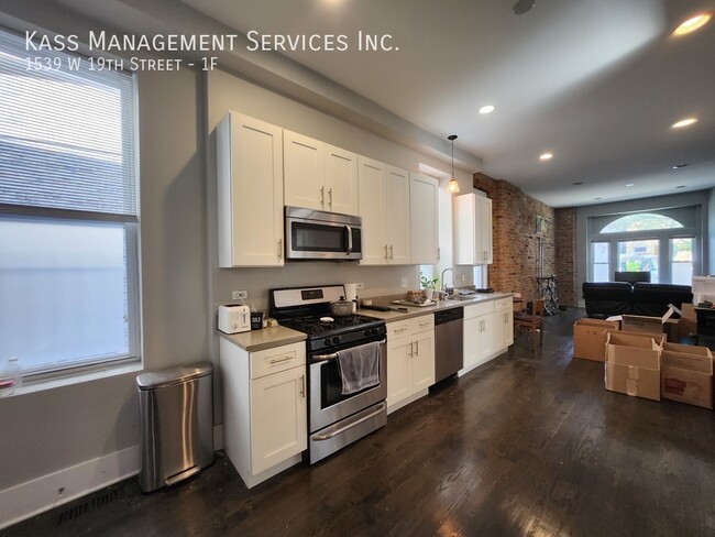 Foto del edificio - 1539 W 19th St