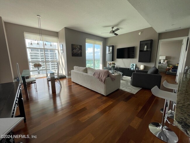 Foto del edificio - 1431 Riverplace Blvd