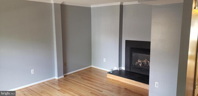 Foto del edificio - 10618 Railroad Ct
