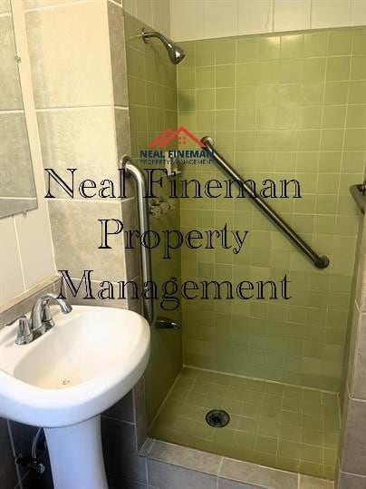 Building Photo - 1 Bed 1 Bath Apartment NO PARKING.