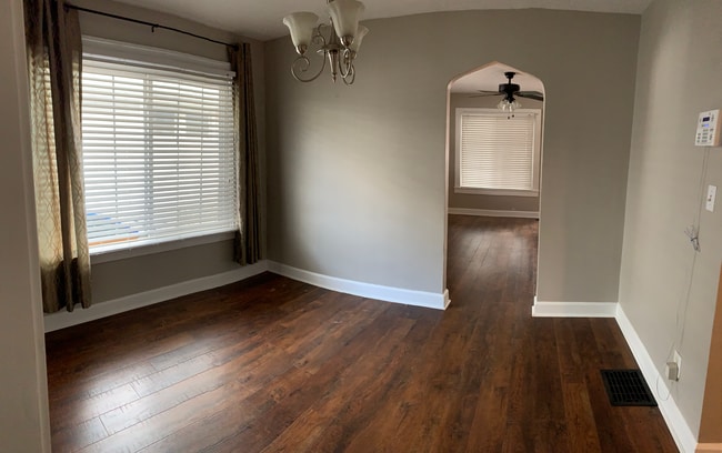 Dining - 128 N 6th Ave