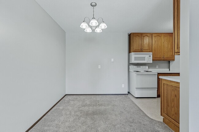 Building Photo - 4009 Heritage Hills Dr