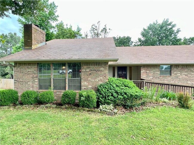 Building Photo - 3 bedroom 2 bath home for lease
