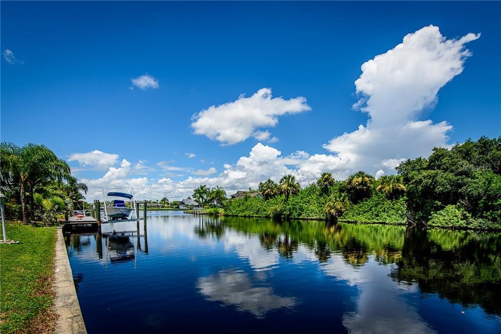 Port Charlotte, 
                        , –